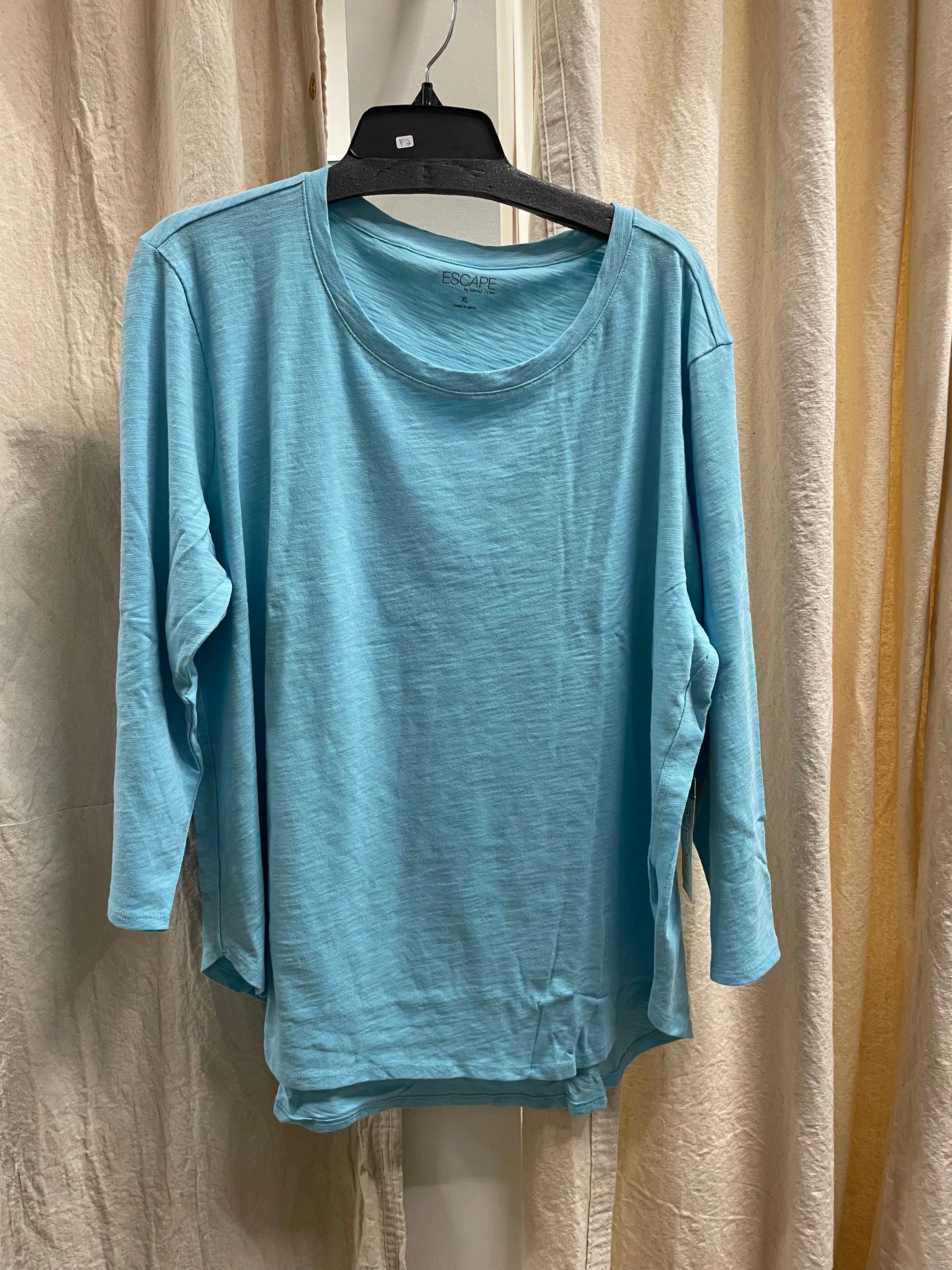 3/4 Sleeve Hi-Low Slub Tee in Sky by Escape