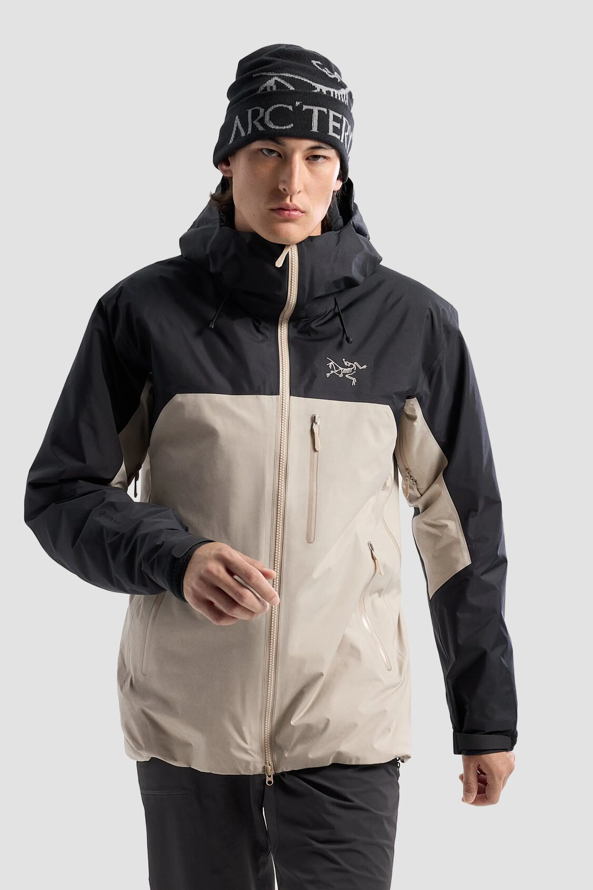 Arc'teryx Men's Beta Insulated Jacket in Black/Rune