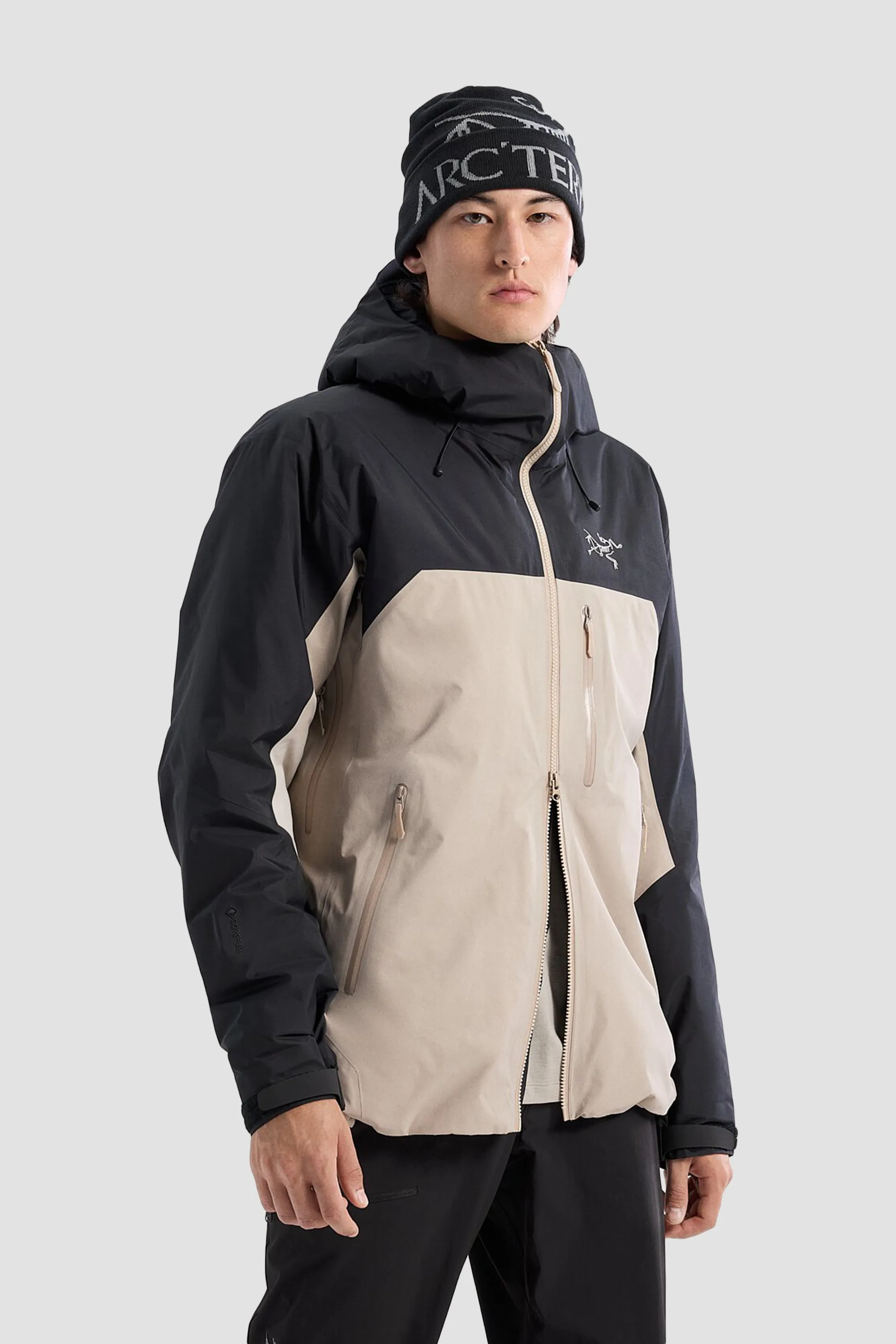 Arc'teryx Men's Beta Insulated Jacket in Black/Rune