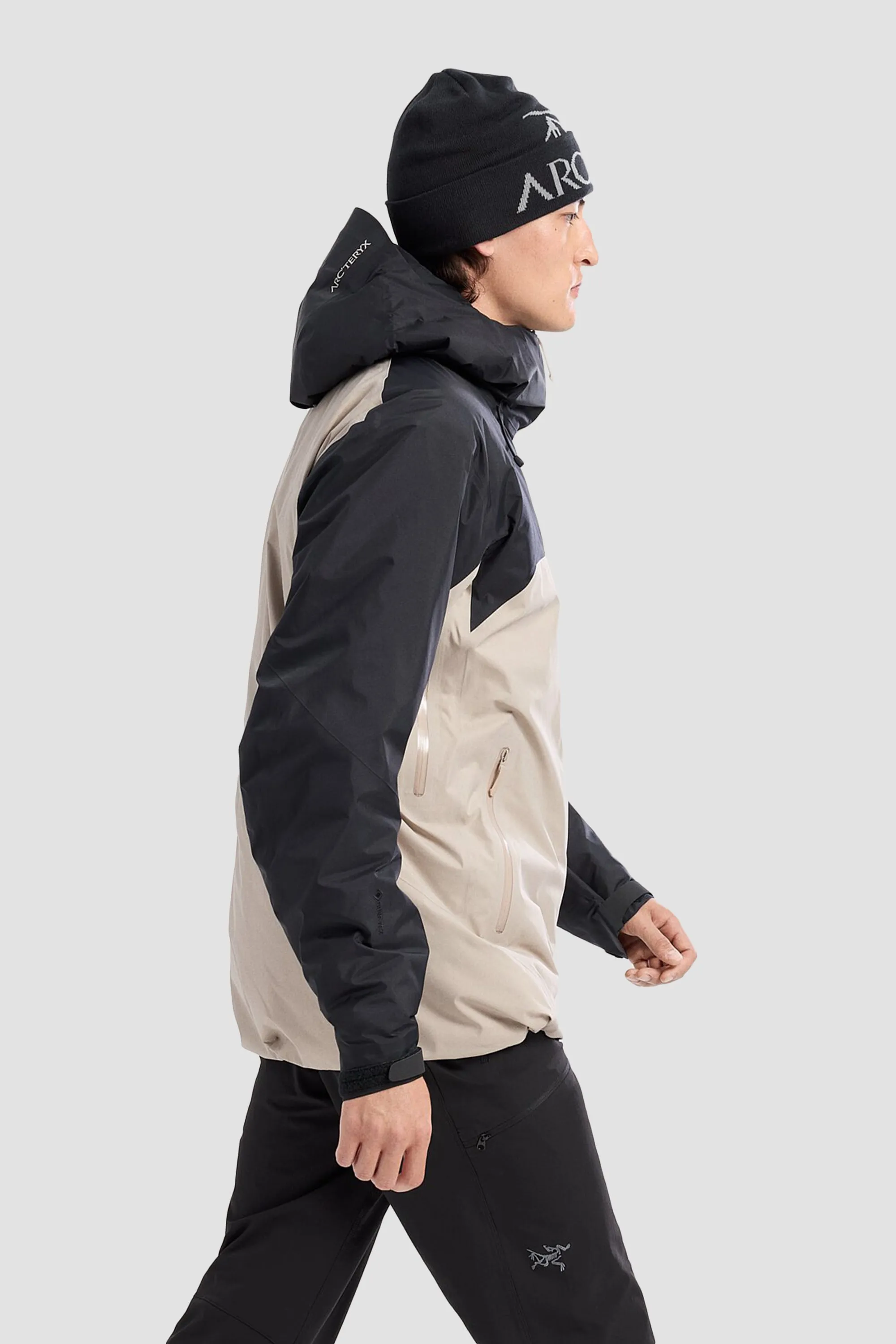 Arc'teryx Men's Beta Insulated Jacket in Black/Rune