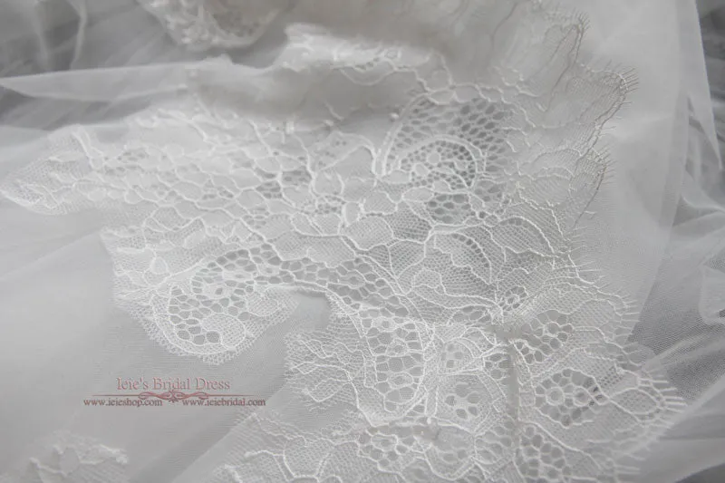 Cathedral French Chantilly Lace Wedding Veil | VG1064