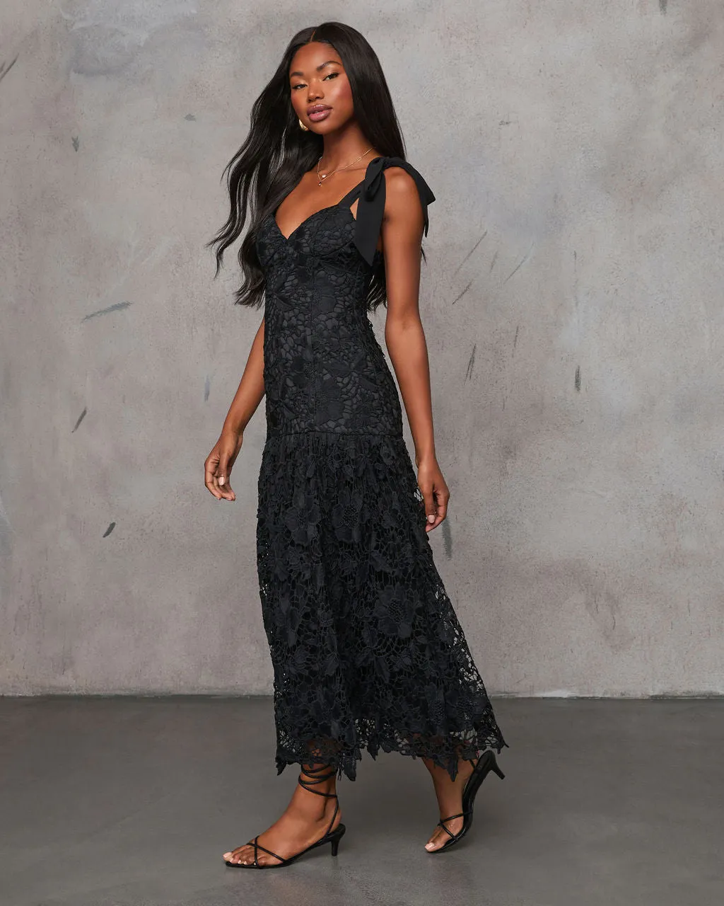 Morticia Lace Sweetheart Neckline Maxi Dress