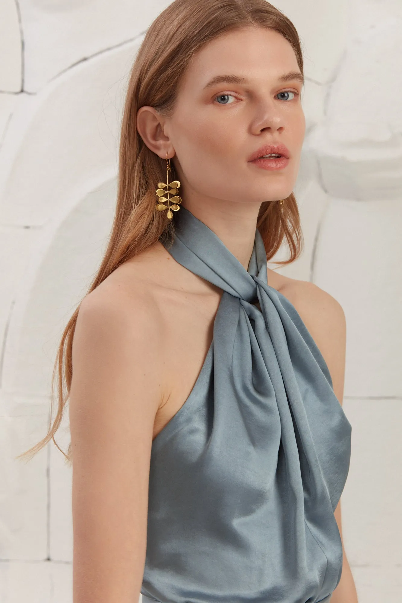 PAULA x neckline blue satin midi dress